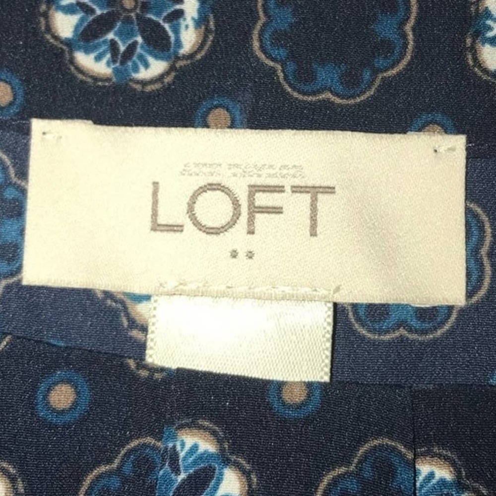 ANN TAYLOR LOFT BLUE MEDALLION PRINT LOOSE FIT TOP LARGE - Picture 3 of 3